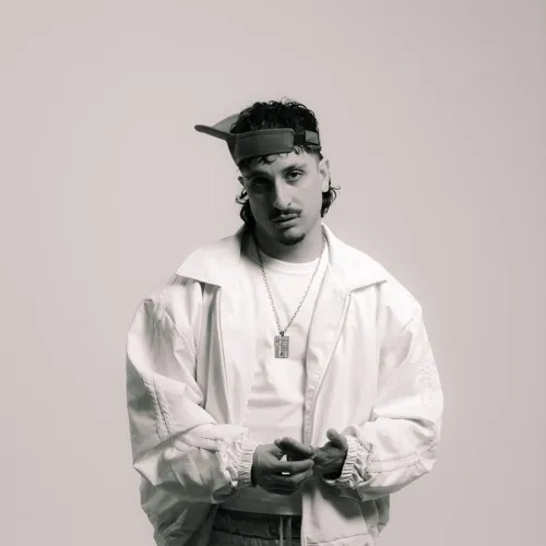 Adrián Mills