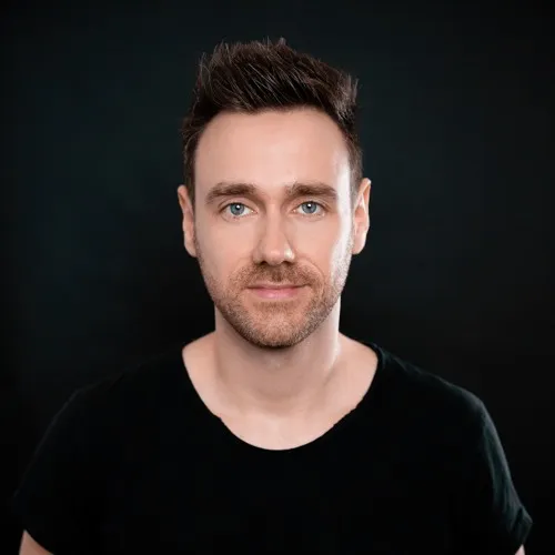OLIVER MAGENTA