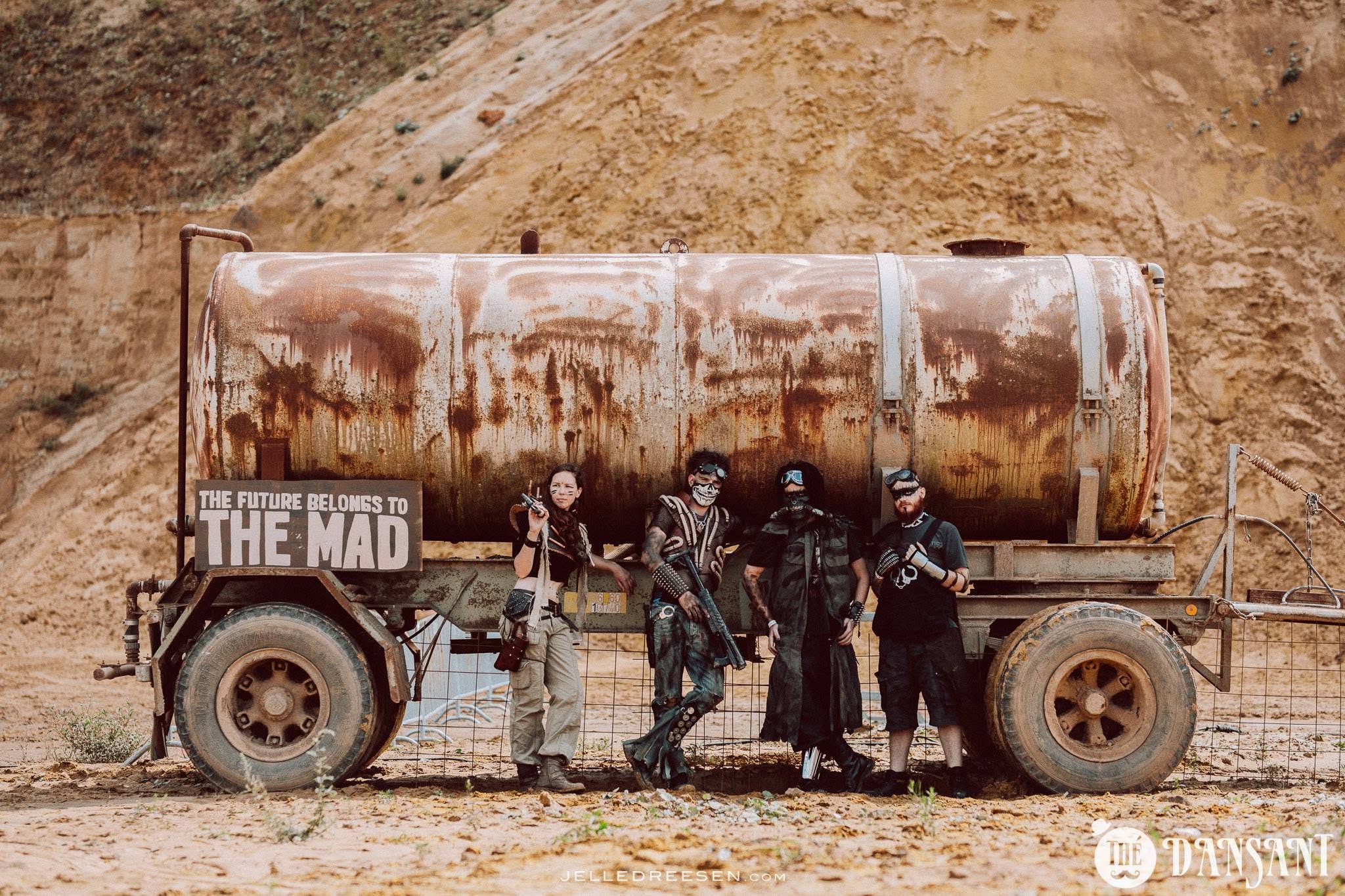 Partybus to Thé Dansant Mad Max