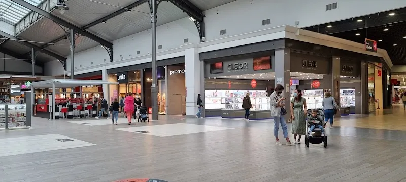 Centre Commercial D'englos